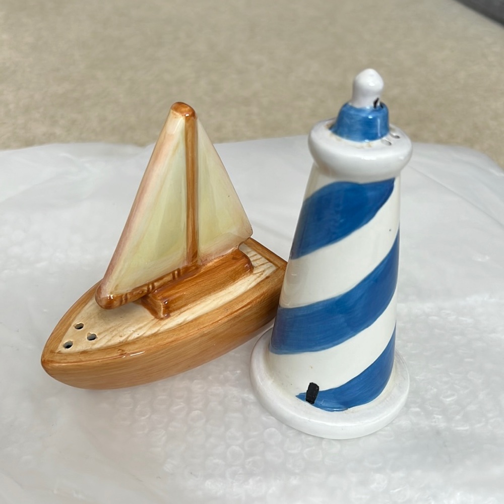 Vintage Sakura salt and pepper shakers